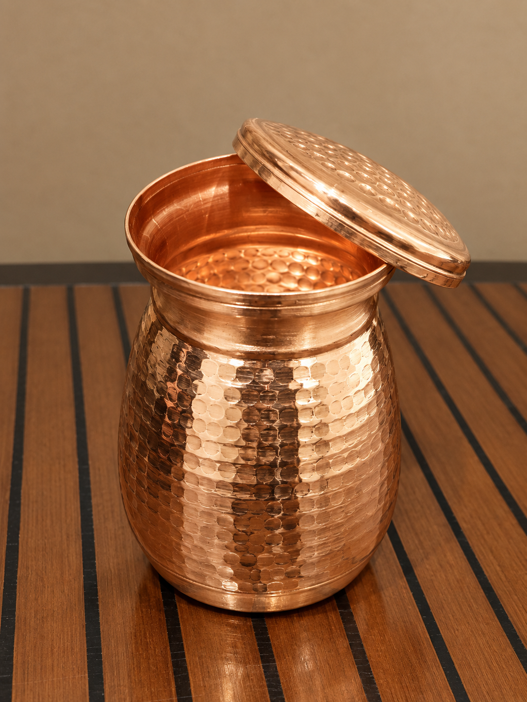 Copper Bedside Water Carafe with Lid – Hammered Copper Drinkware