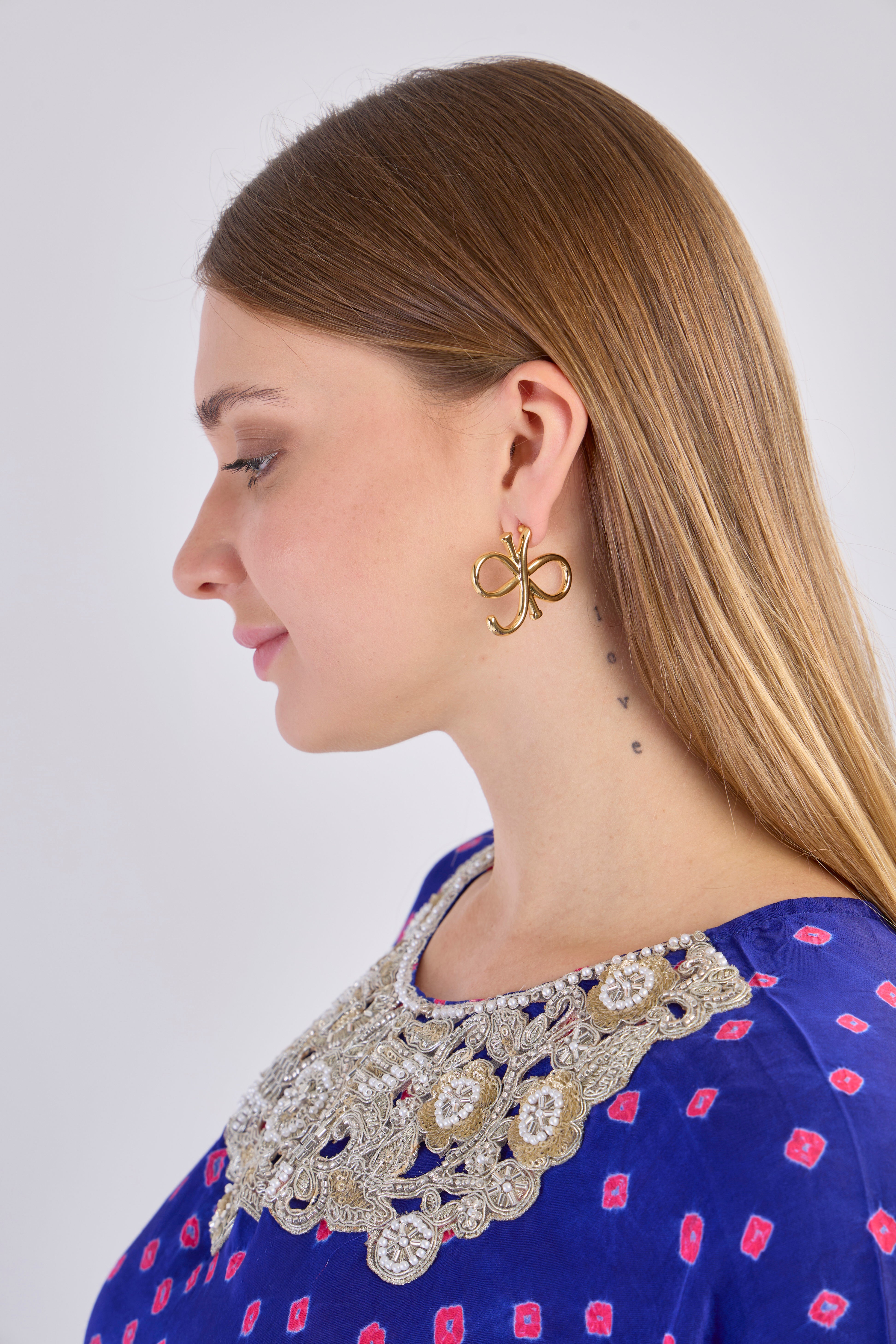 Elegance Collection: Ribbon Kiss Earrings