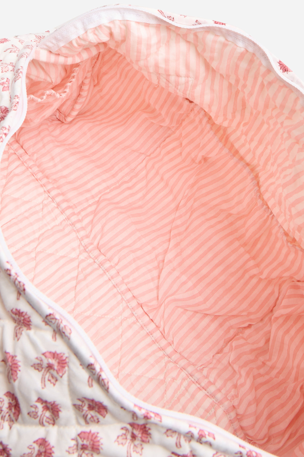 Cotton Quilted Duffle Bag with Minimal Print & Lightweight Everyday Design | Averin